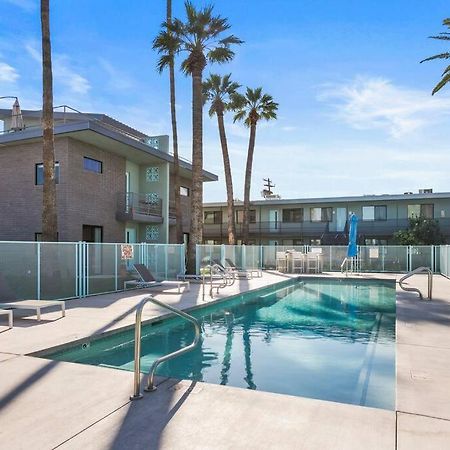 Micro Studio With Balcony & Pool View - Walk To Ot Scottsdale Exterior photo