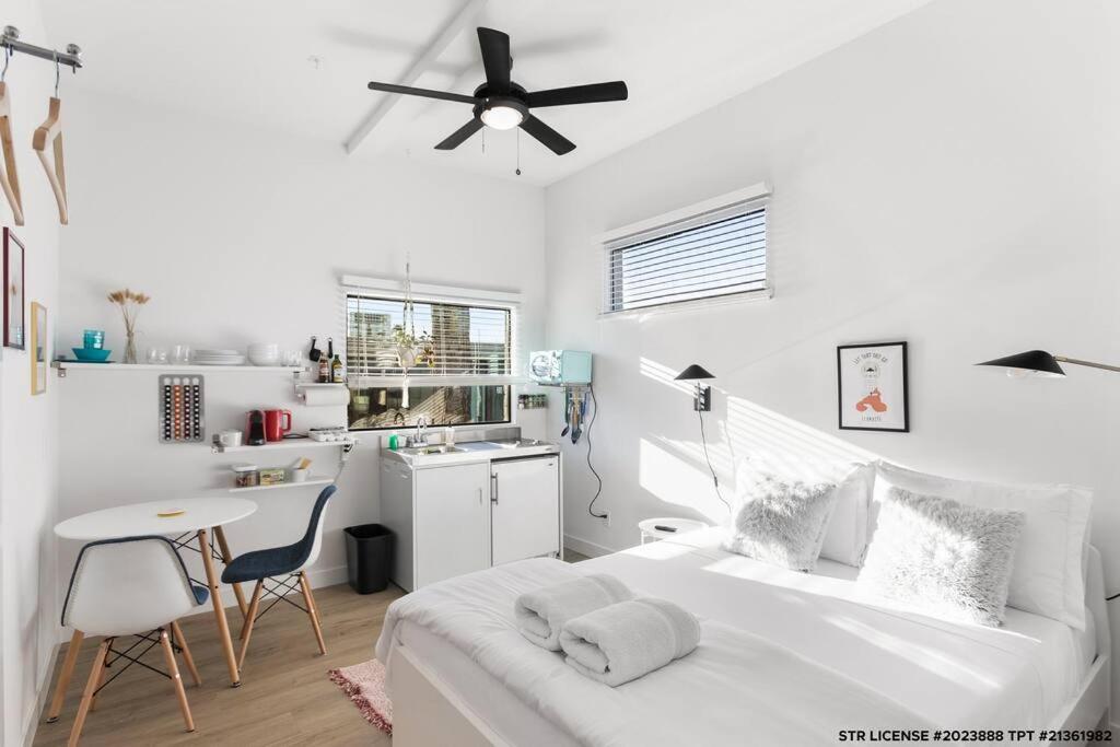 Micro Studio With Balcony & Pool View - Walk To Ot Scottsdale Exterior photo